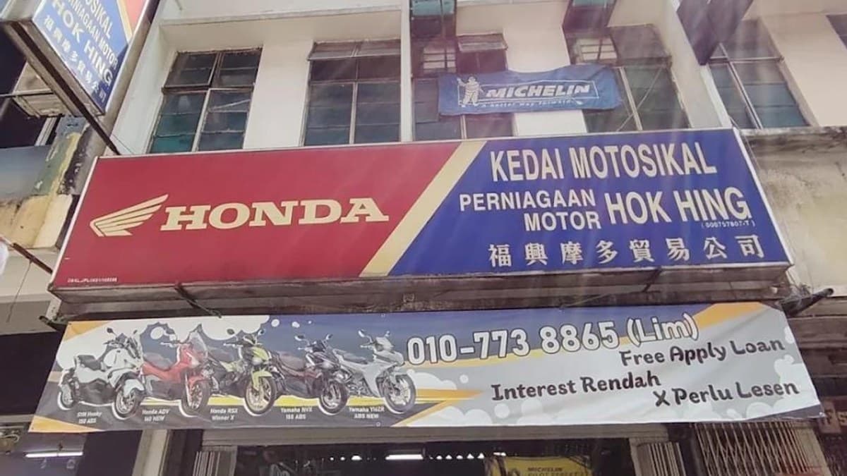 Perniagaan Motor Hok Hing storefront and motorcycle shop sign in Kepong