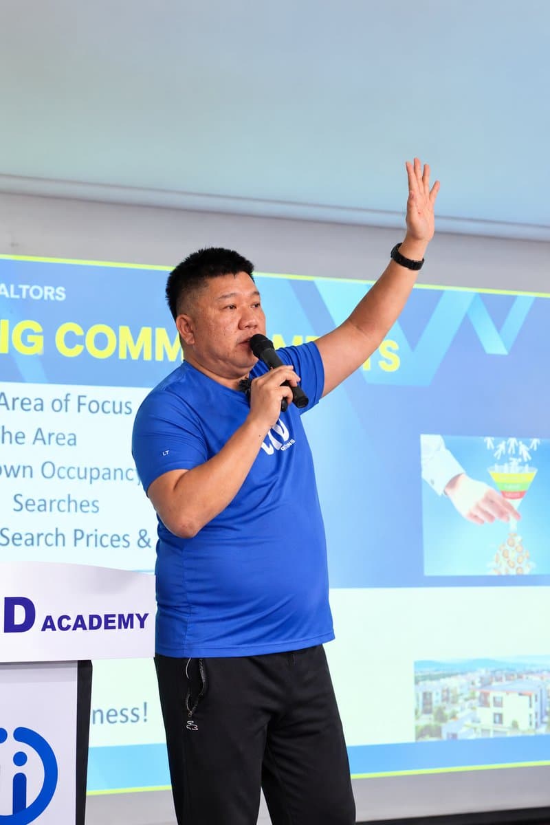 Low Tung leading a training session.